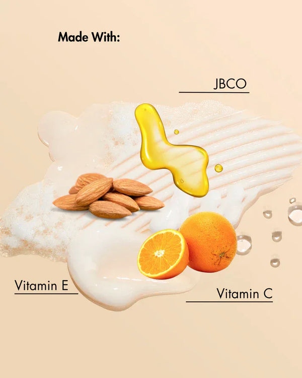 Haarpflege Textur mit Mandeln, Orangen, Öl, Vitamin E und Vitamin C auf beigem Hintergrund